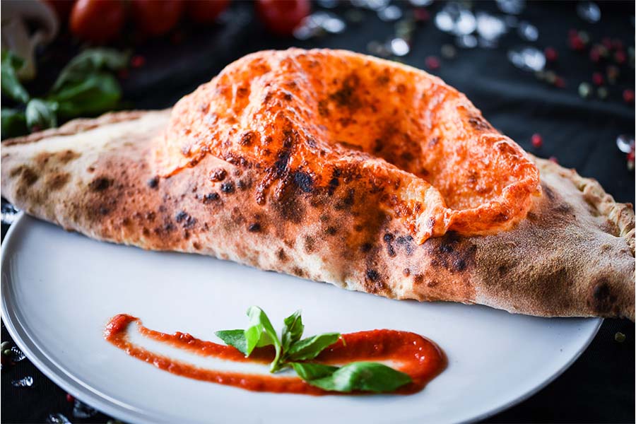 Zugeklappte Pizzen